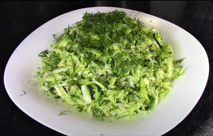 Саалт из молодой каупсты с огурцами