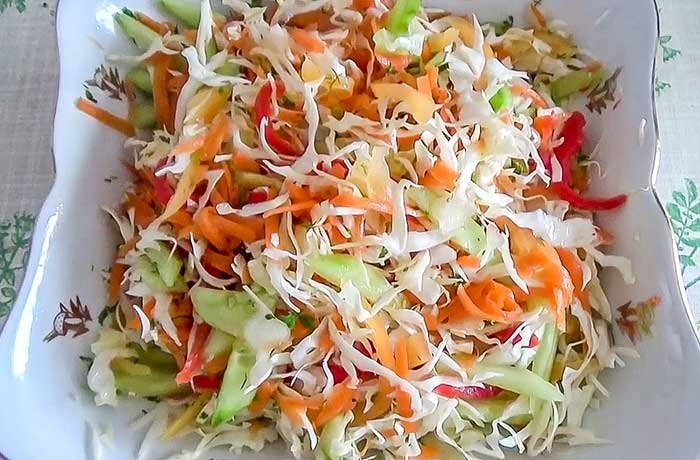 Витаминный овощнйо салат с капустой 