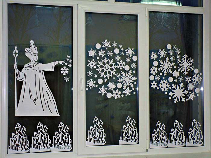 Снежная королева и снежинки на окно