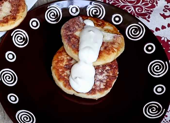 Сырники с манкой с яблоками