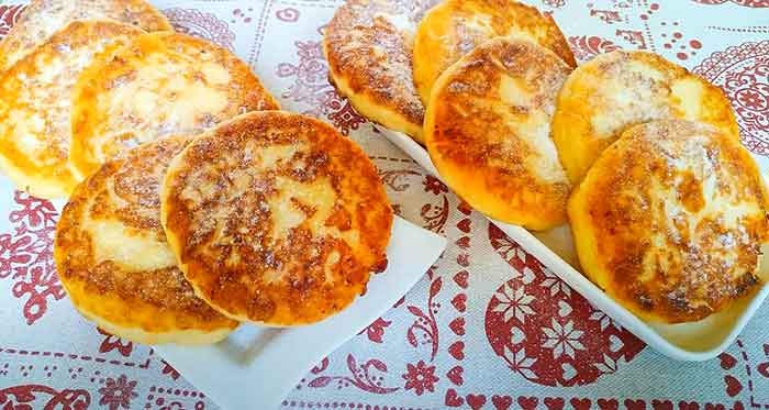 Сырникик из творога с яблоками